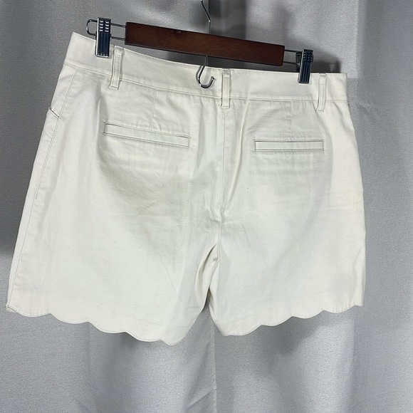 Talbots Cream shorts scalloped edge - Picture 2 of 3